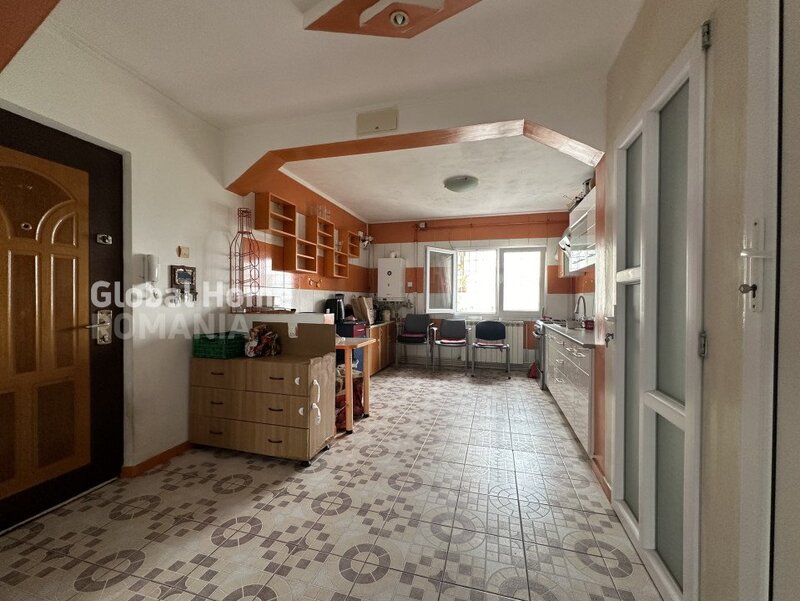 Nerva Traian, Timpuri Noi, apartament 4 camere, decomandat.