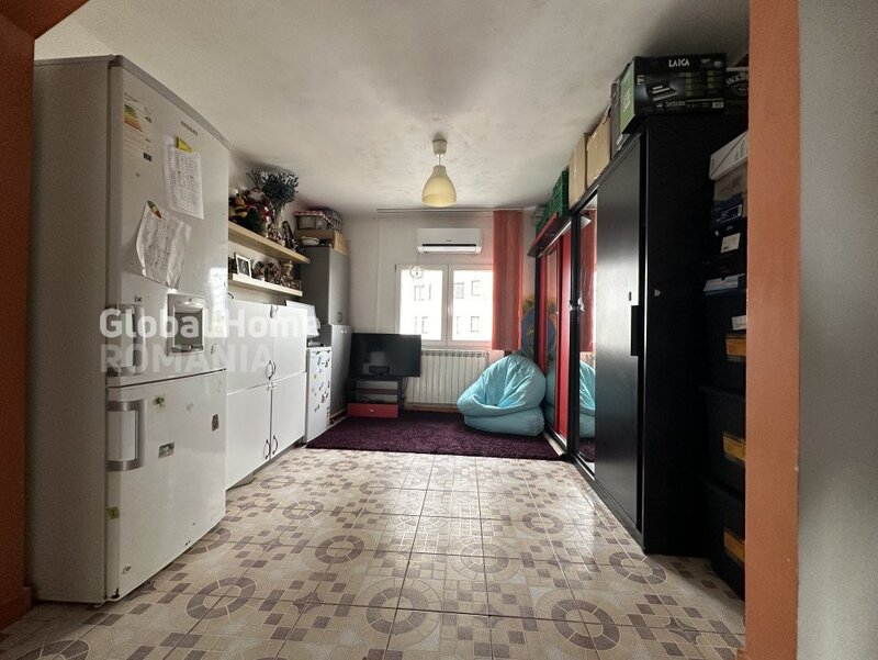 Nerva Traian, Timpuri Noi, apartament 4 camere, decomandat.